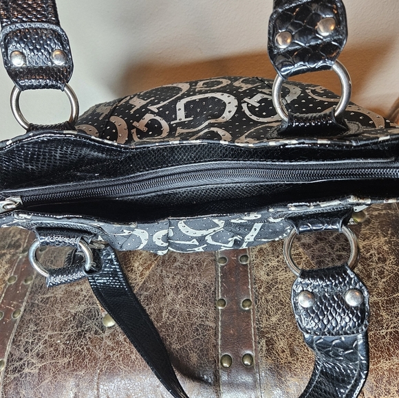 Guess graphic hand bag - Picture 4 of 11